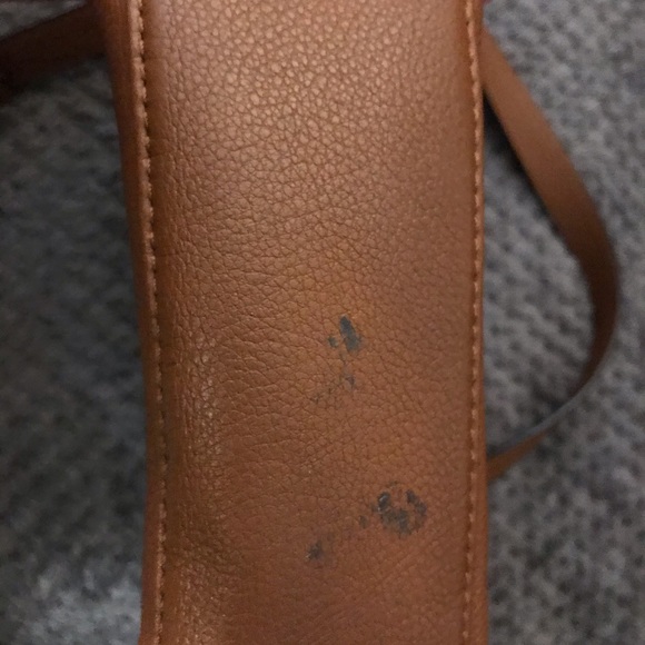 Small leather Michael kors bag. - Picture 2 of 8